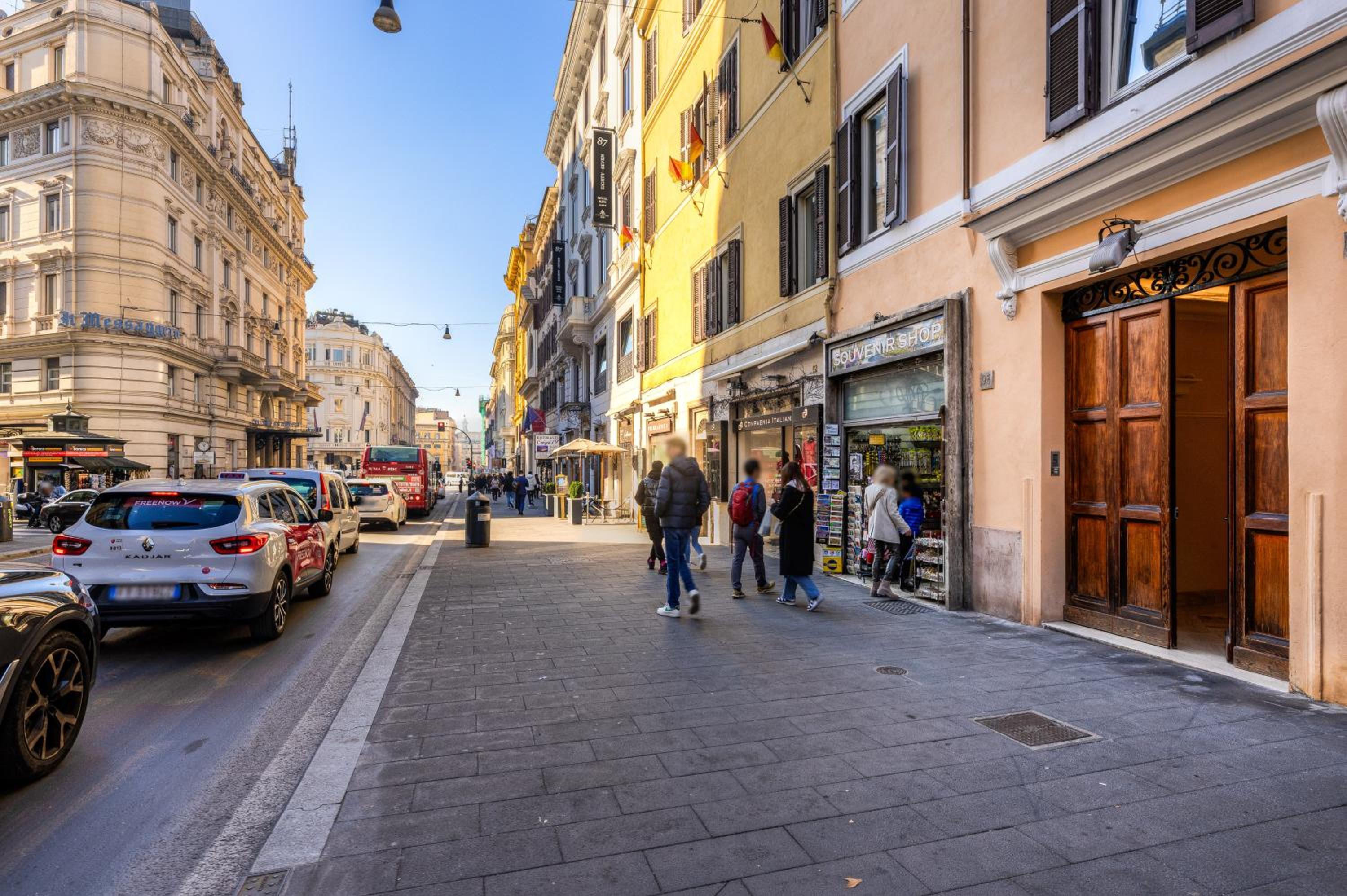 Spanish Steps Stylish Apartment