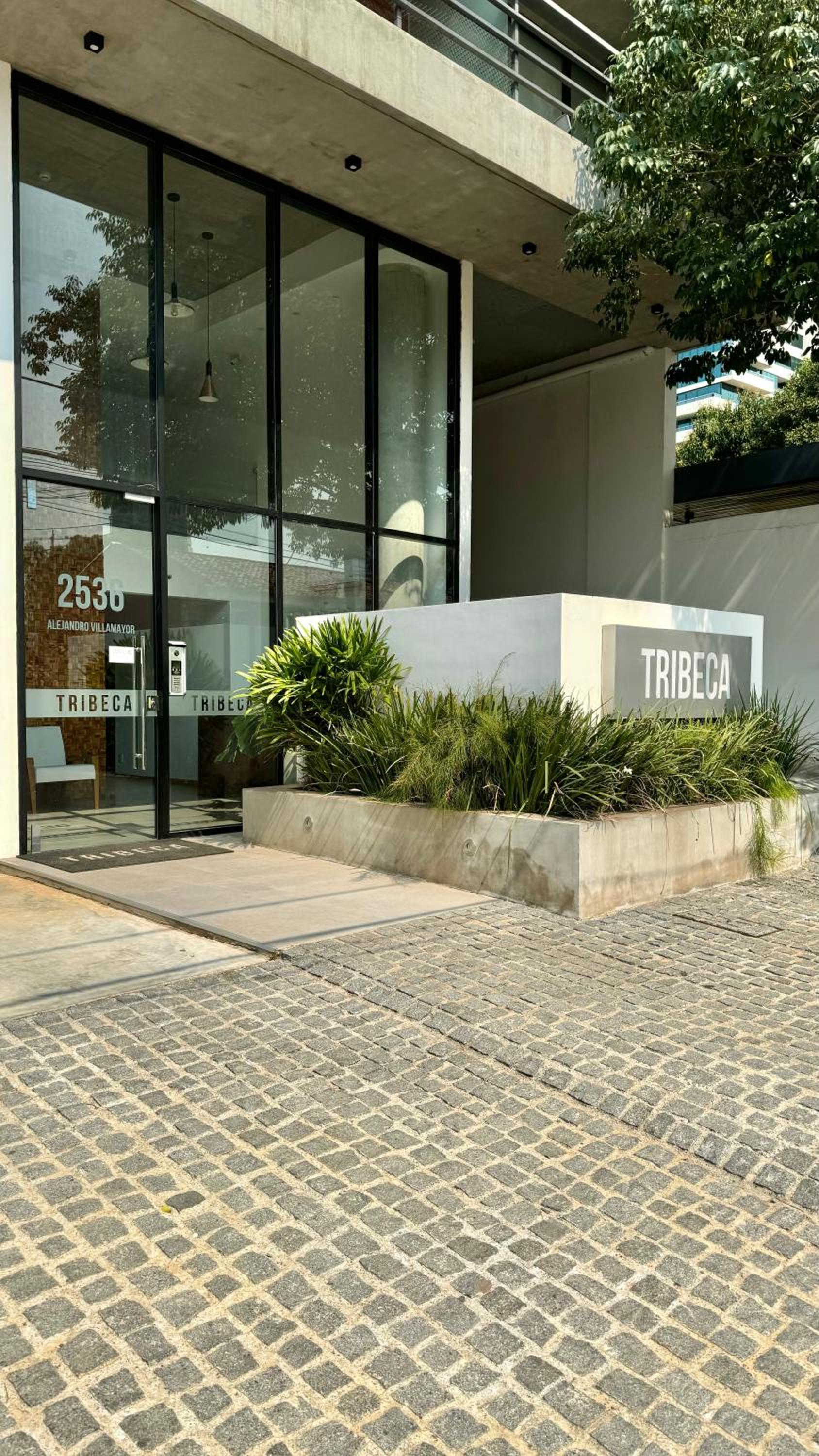 A dos cuadras del Paseo la Galería