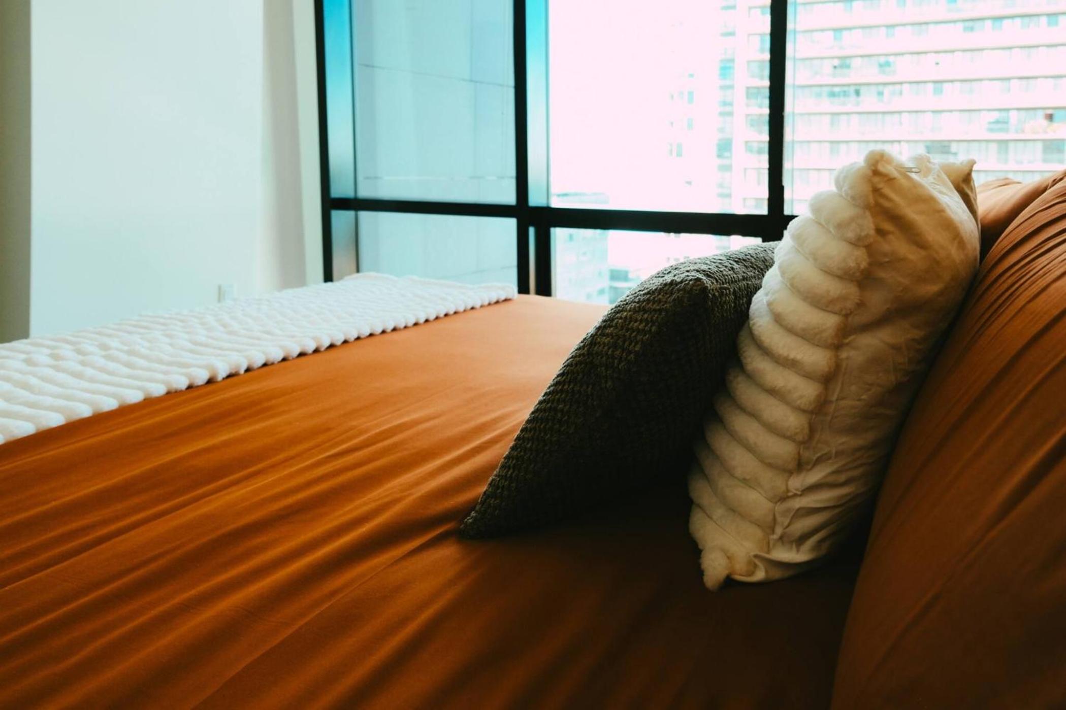 NEW Pause Penthouse Lofts -Downtown- Free Parking