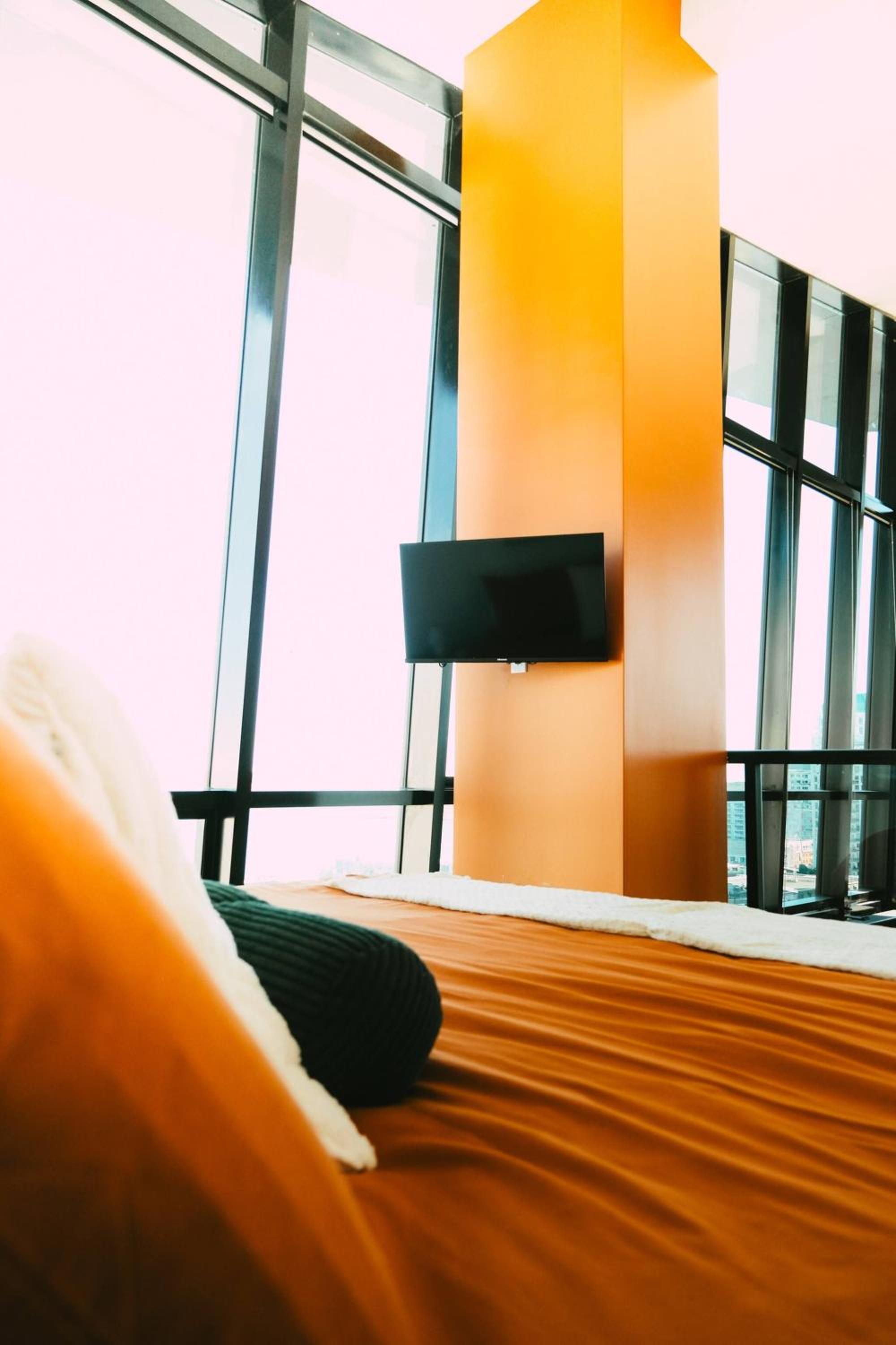 NEW Pause Penthouse Lofts -Downtown- Free Parking