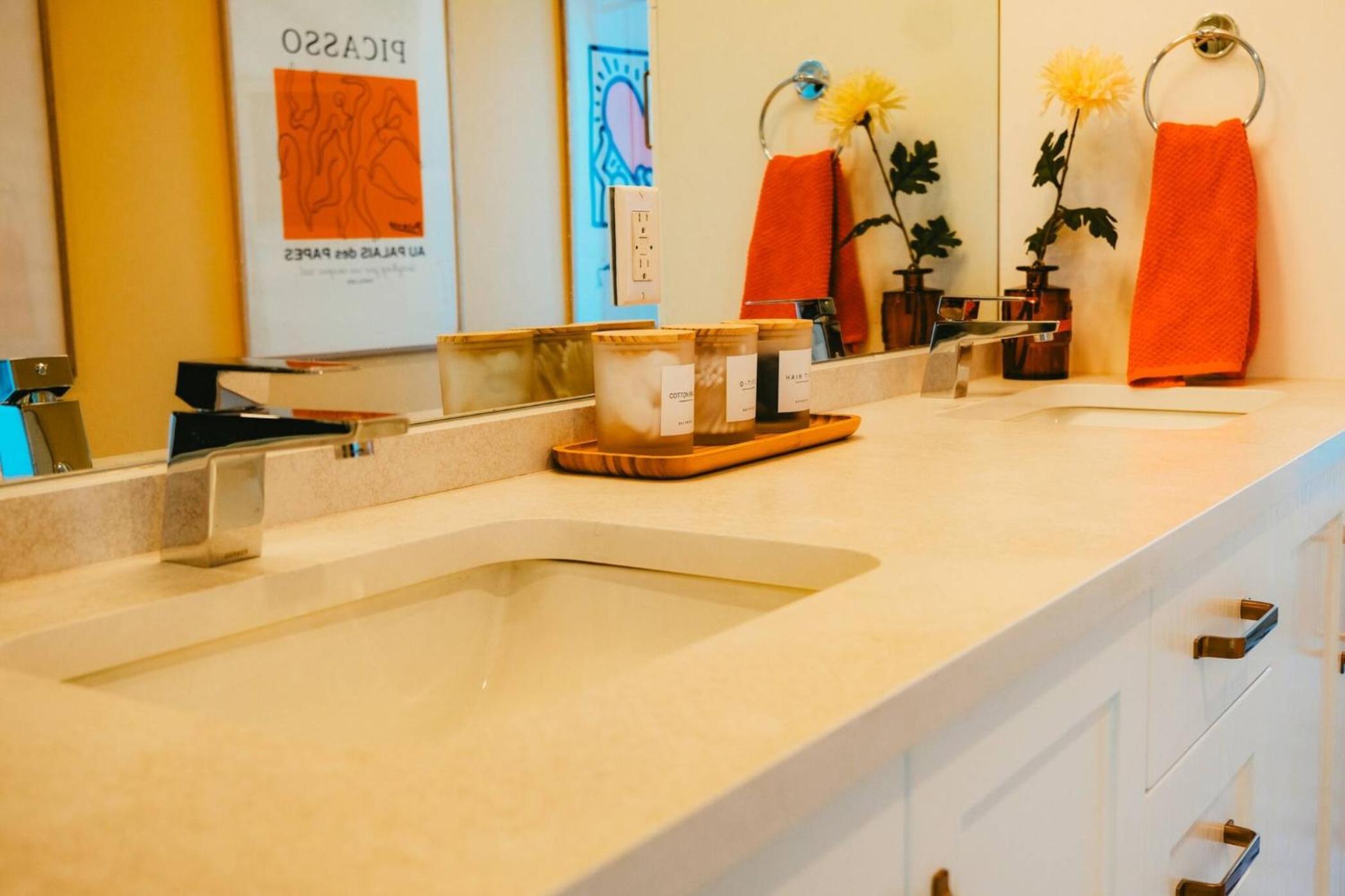 NEW Pause Penthouse Lofts -Downtown- Free Parking