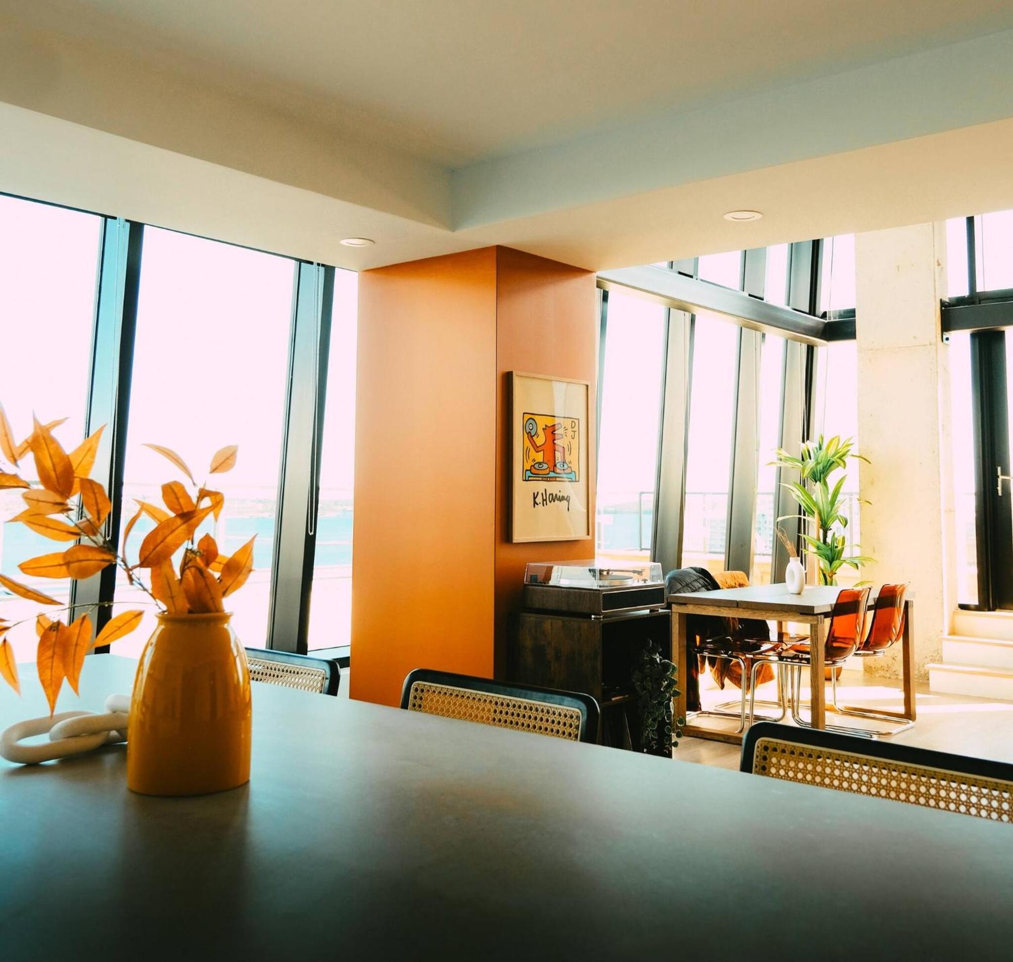NEW Pause Penthouse Lofts -Downtown- Free Parking