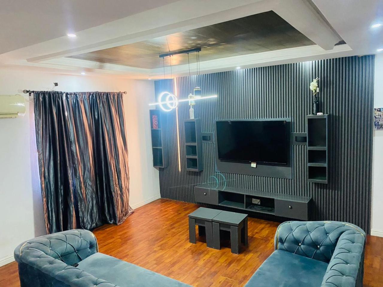 Dee service apartment