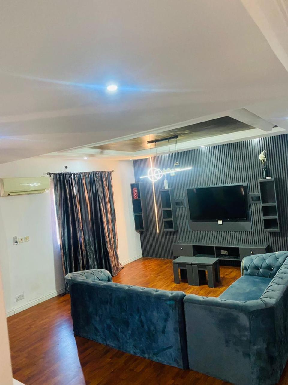 Dee service apartment