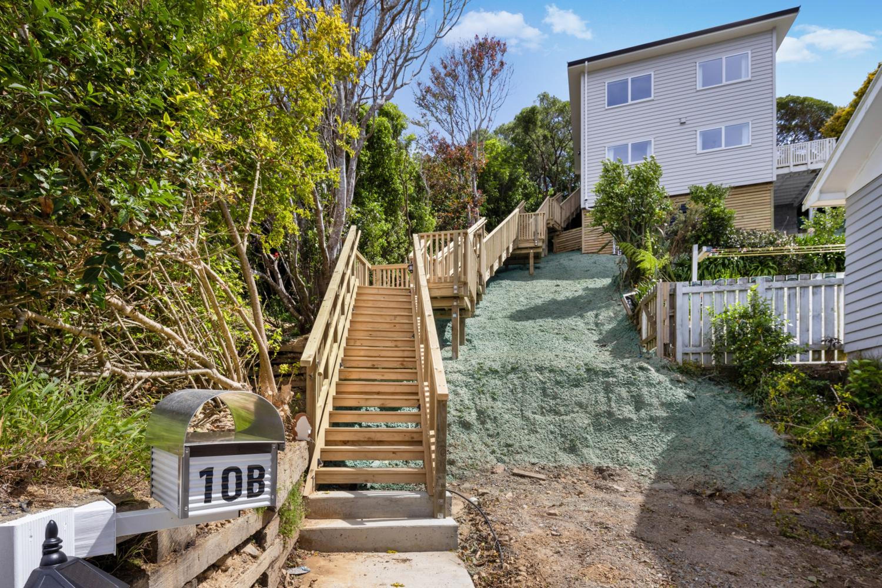 Stunning view, privacy, close to ferry & brand-new view 2