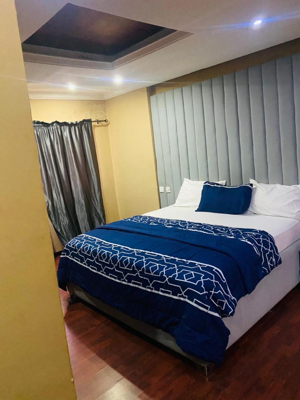 Dee service apartment