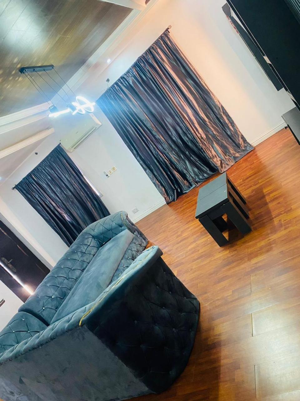 Dee service apartment