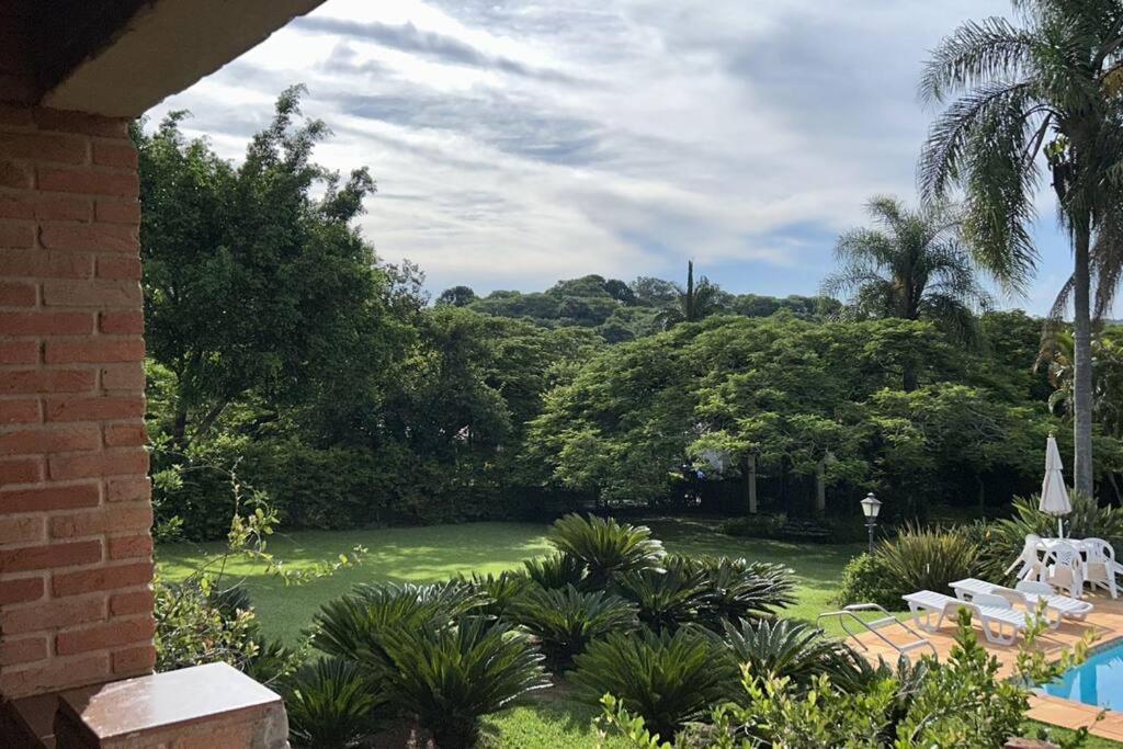 Chacara aconchegante e familiar Em Condomínio
