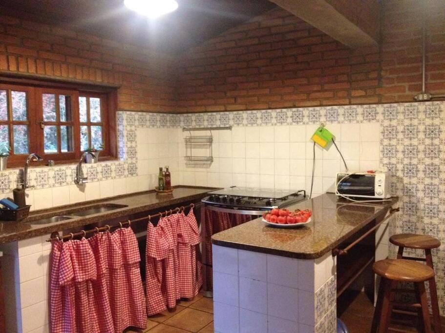 Chacara aconchegante e familiar Em Condomínio