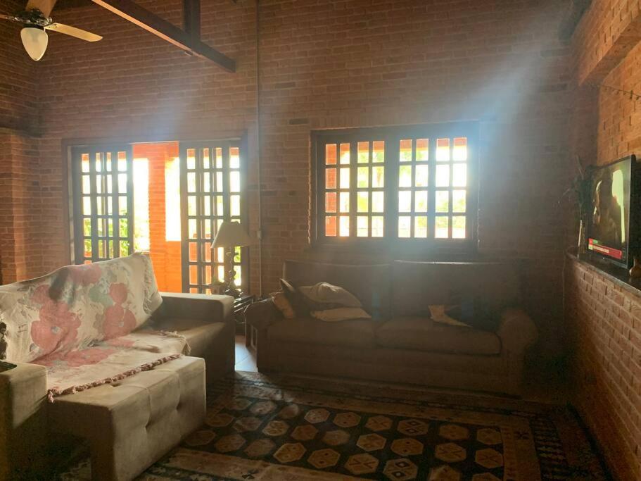 Chacara aconchegante e familiar Em Condomínio