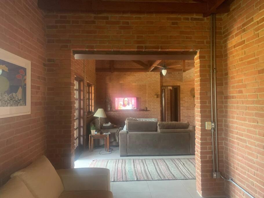 Chacara aconchegante e familiar Em Condomínio