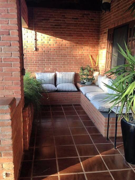 Chacara aconchegante e familiar Em Condomínio