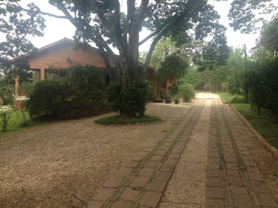 Chacara aconchegante e familiar Em Condomínio