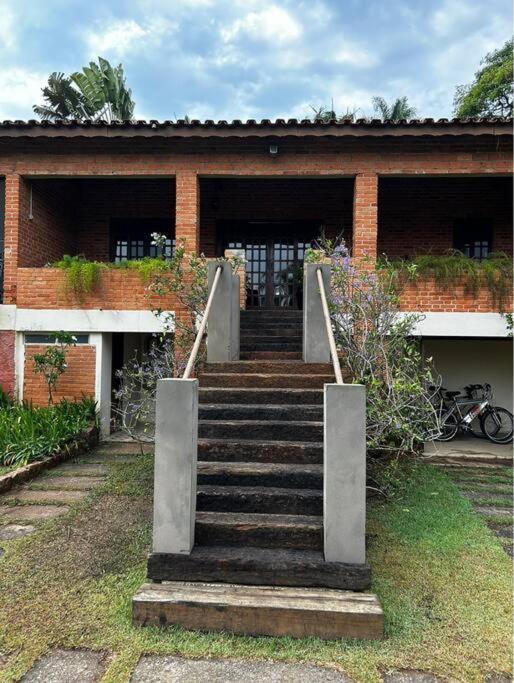 Chacara aconchegante e familiar Em Condomínio