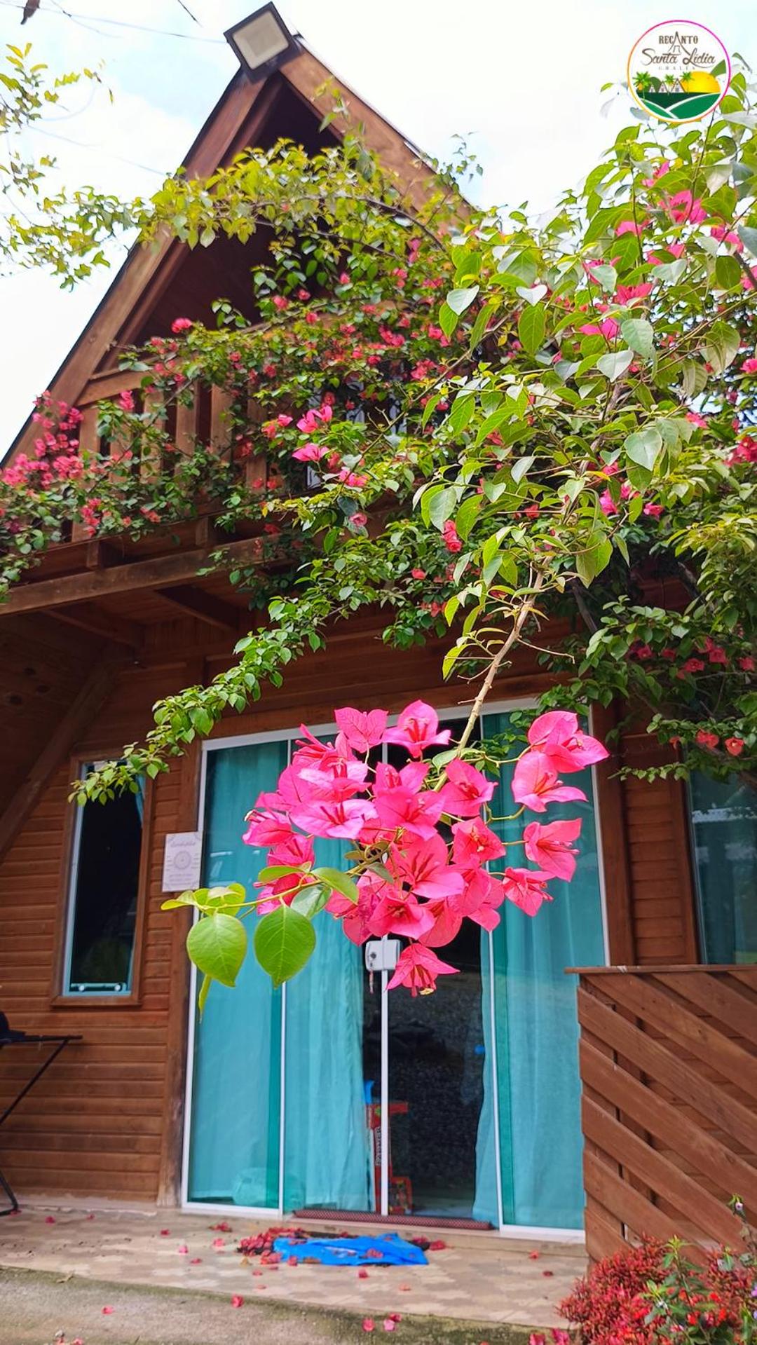 Chalé Primavera Rosa com piscina