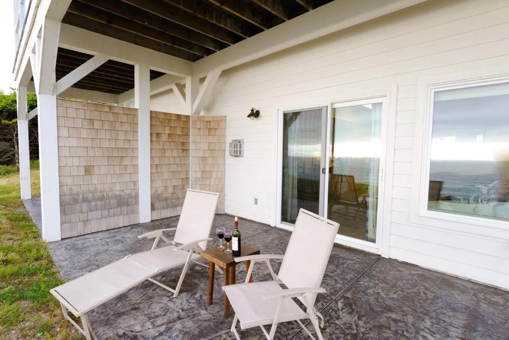 Seagull by OceanviewHotTubs Oceanfront Tesla chrging Shelter Cove view 2