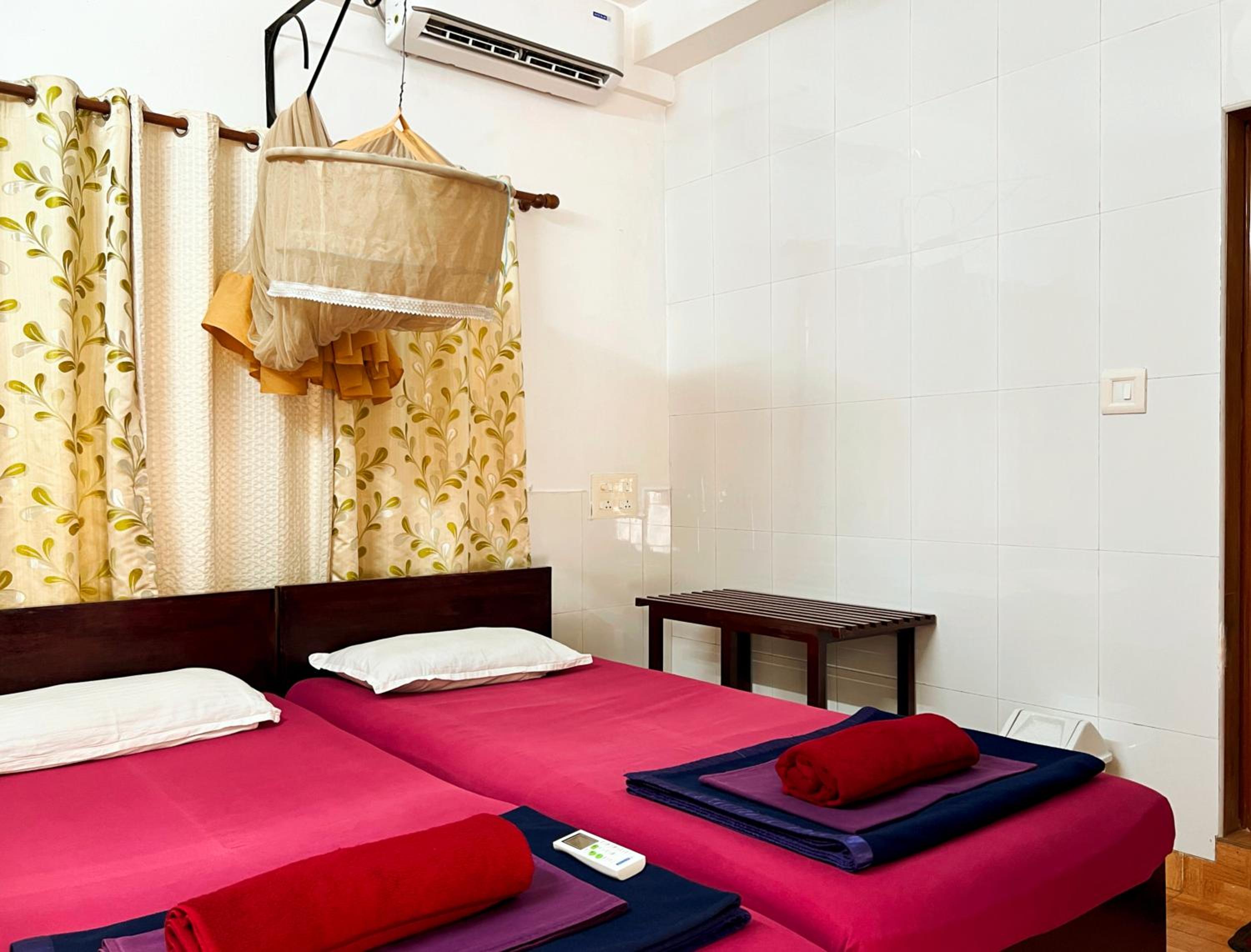 Reds Residency - Homestay