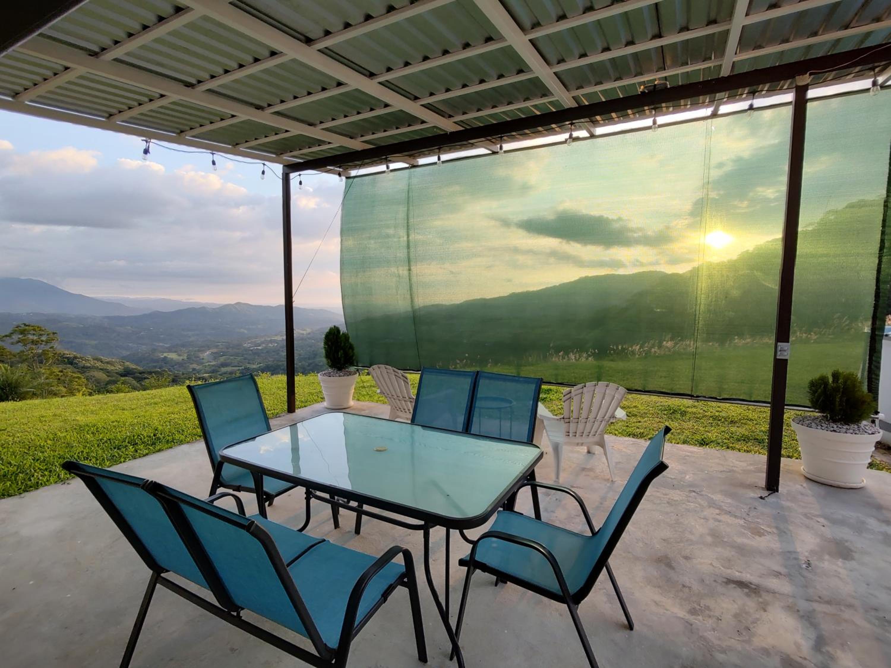 View Hills Atenas
