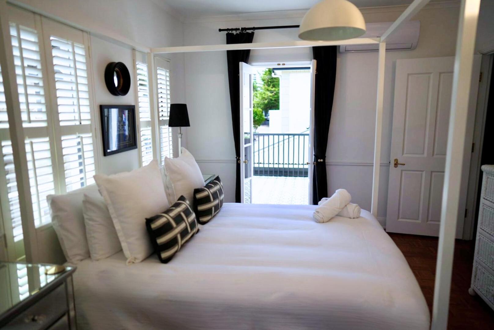 Walk to Adelaide Oval, 4-Bedroom Home with Parking