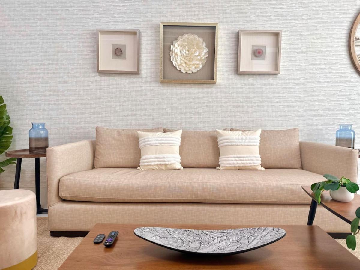 Upscale Centric Apt Near All