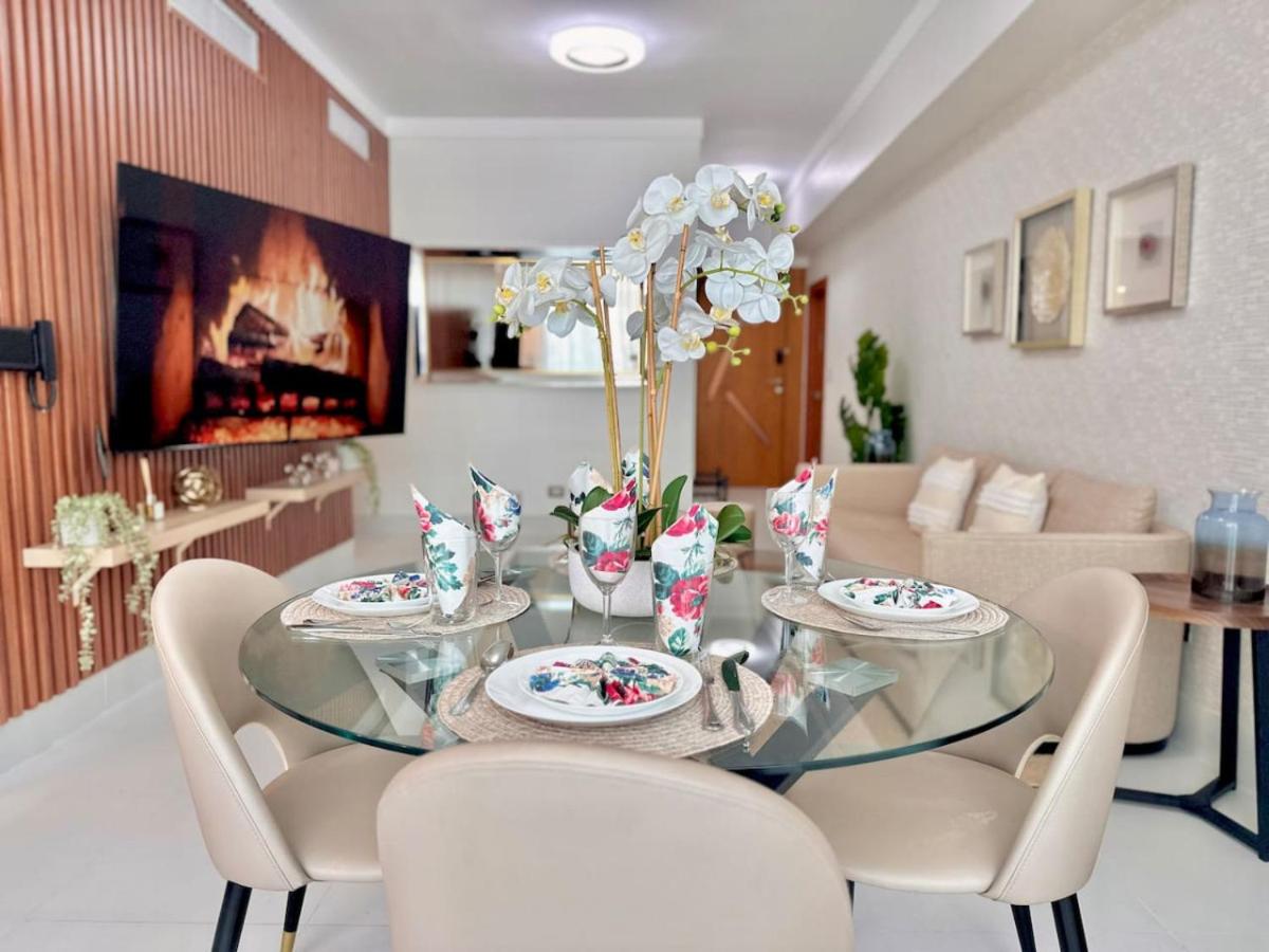 Upscale Centric Apt Near All