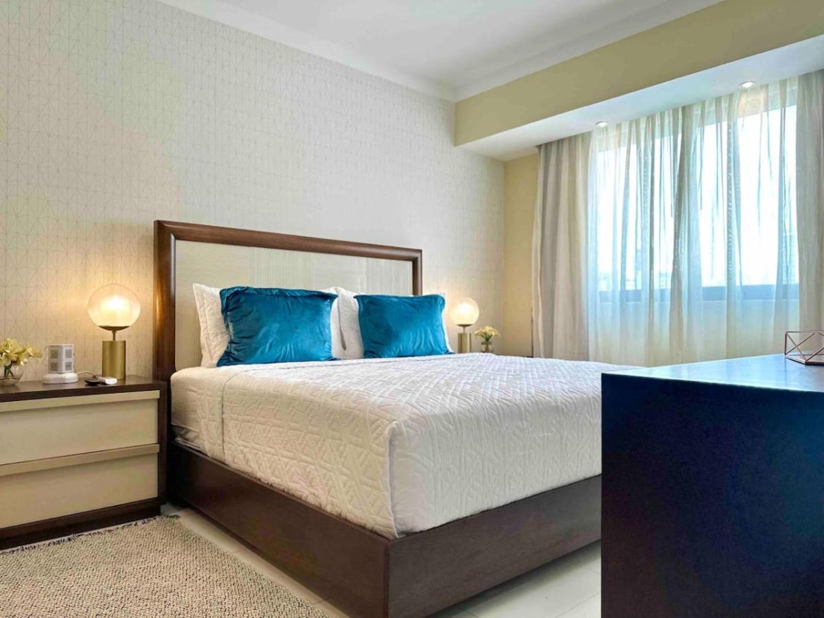 Upscale Centric Apt Near All