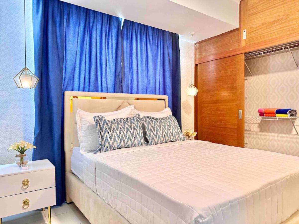 Upscale Centric Apt Near All