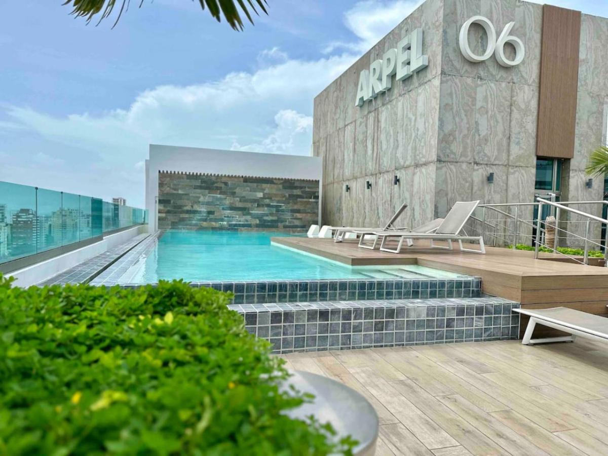 Upscale Centric Apt Near All