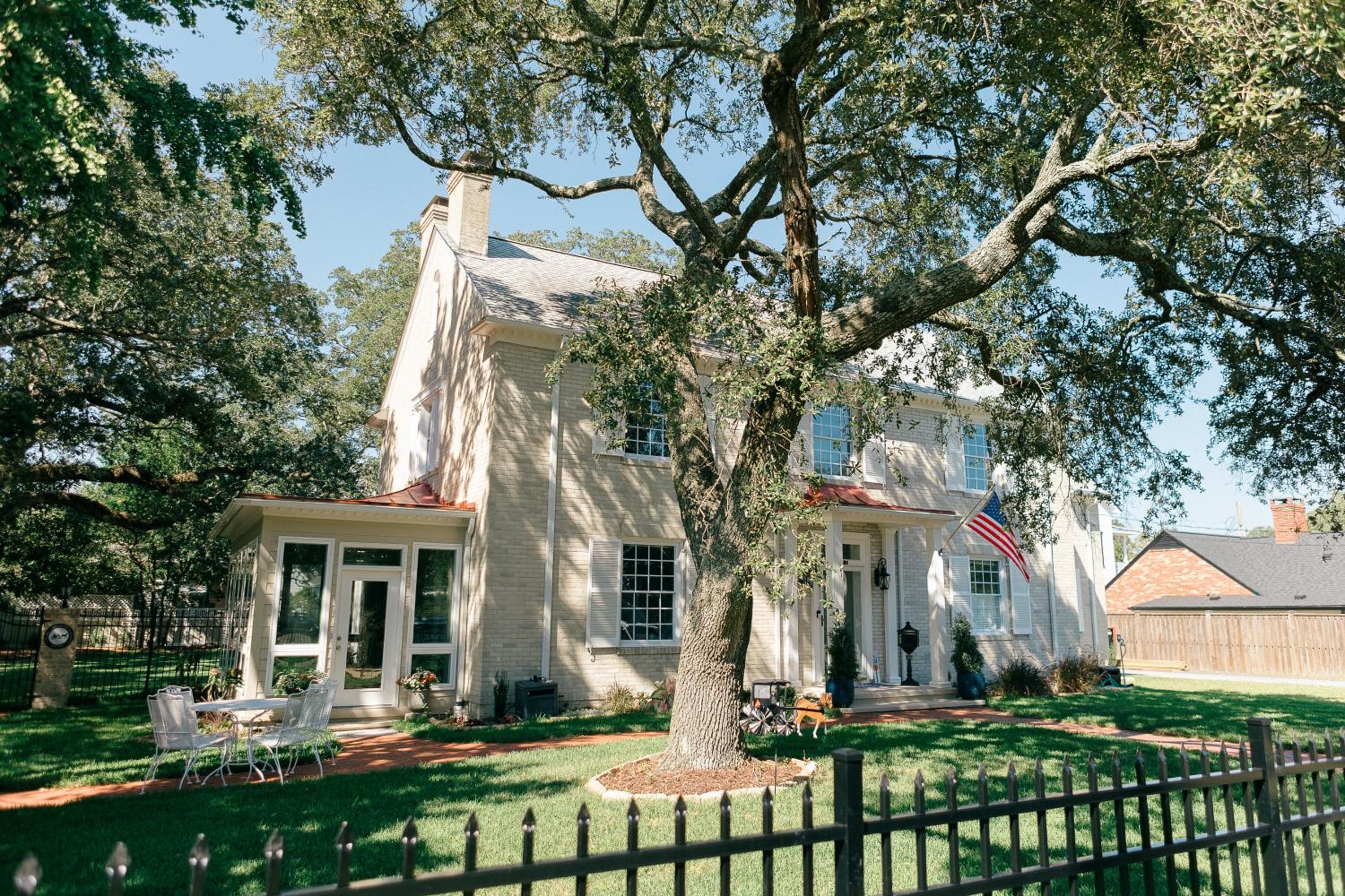 The Carriage House Inn Bed and Breakfast
