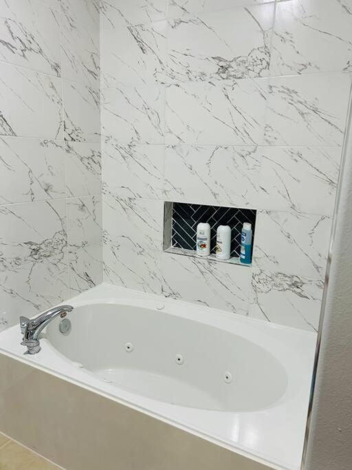 Houston spacious central Chinatown House 6Bed 3Bath