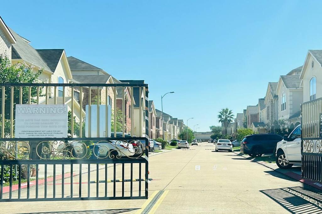 Houston spacious central Chinatown House 6Bed 3Bath