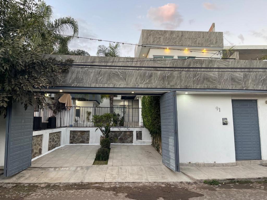 Villa LLena de Vida Vista al Lago Alberca Climatizada y Dos Jacuzys
