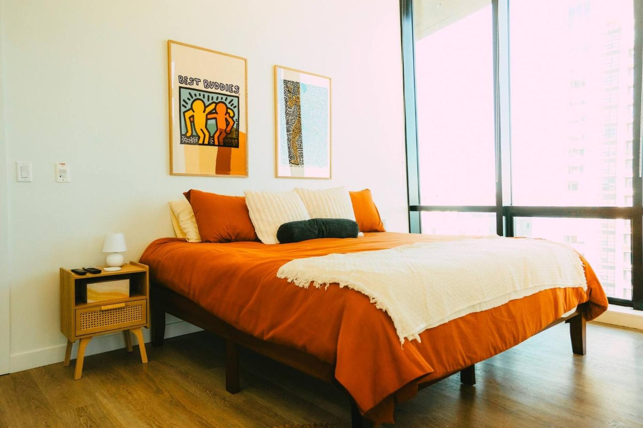 NEW Pause Penthouse Lofts -Downtown- Free Parking