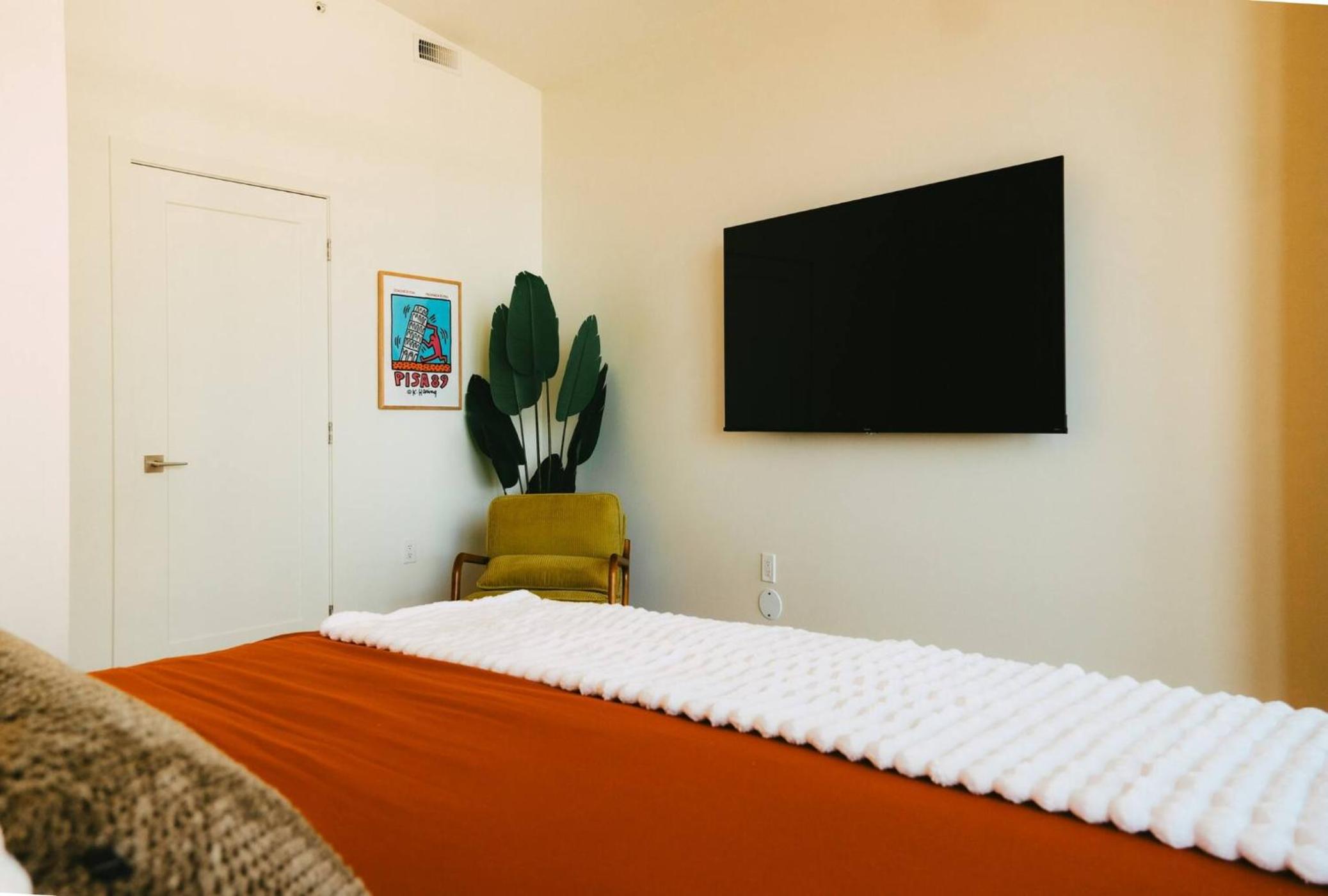 NEW Pause Penthouse Lofts -Downtown- Free Parking
