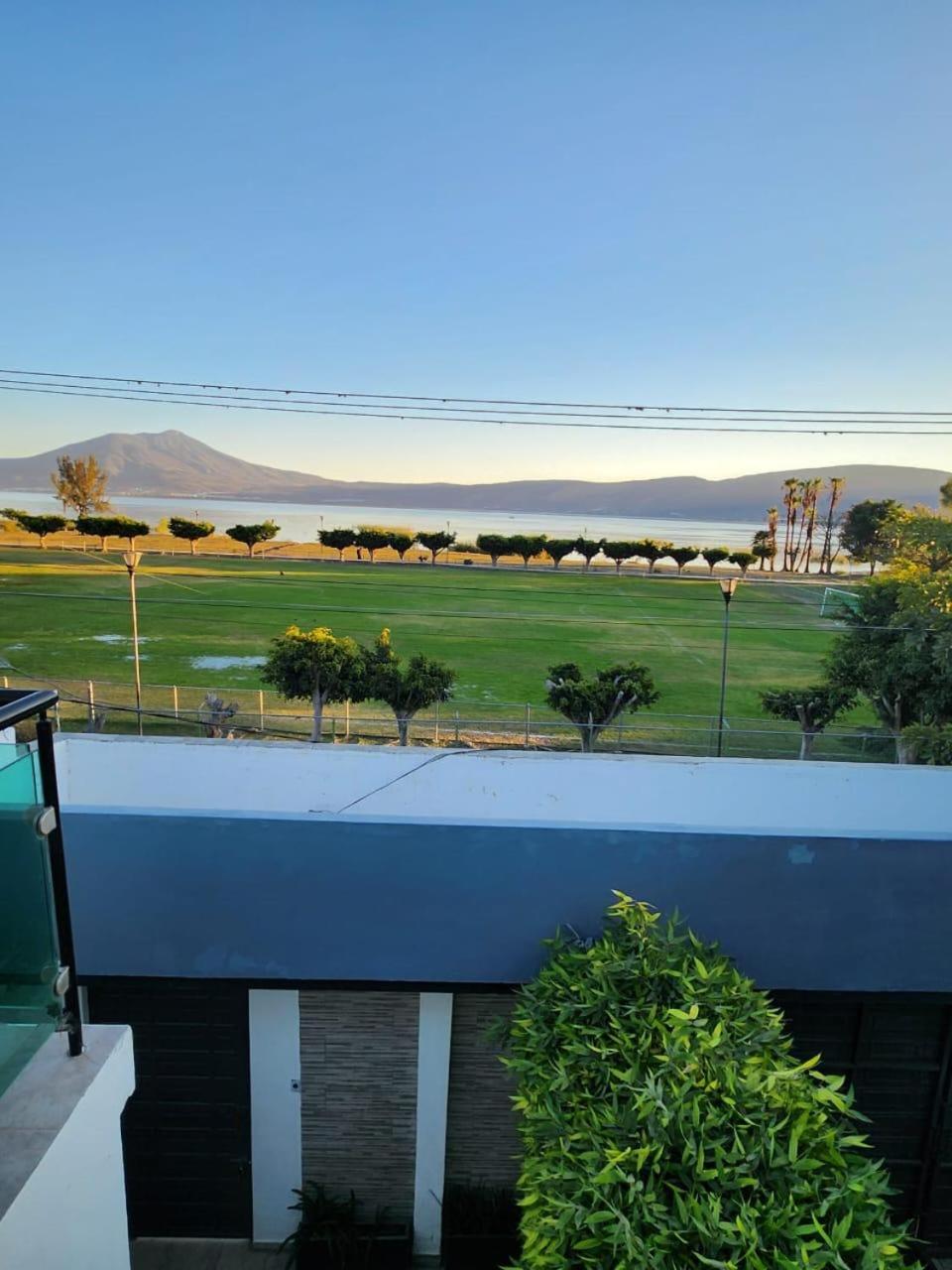 Villa LLena de Vida Vista al Lago Alberca Climatizada y Dos Jacuzys