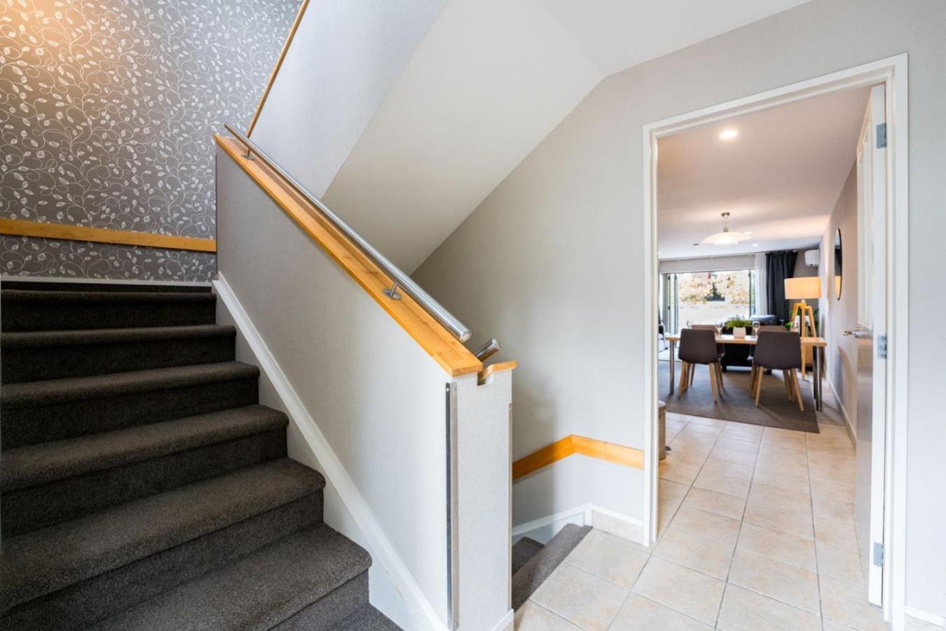 Heart of Taupo - Apartment - By Town & Lake view 2