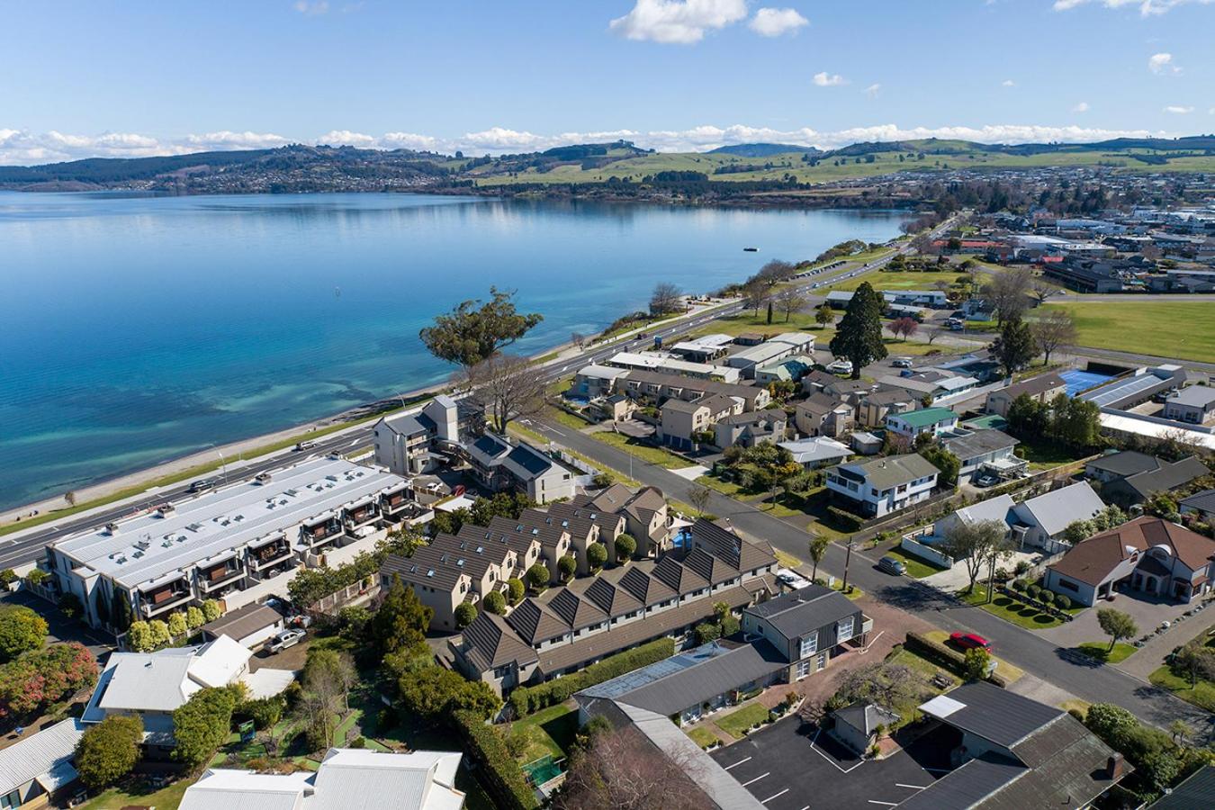 Heart of Taupo - Apartment - By Town & Lake view 4