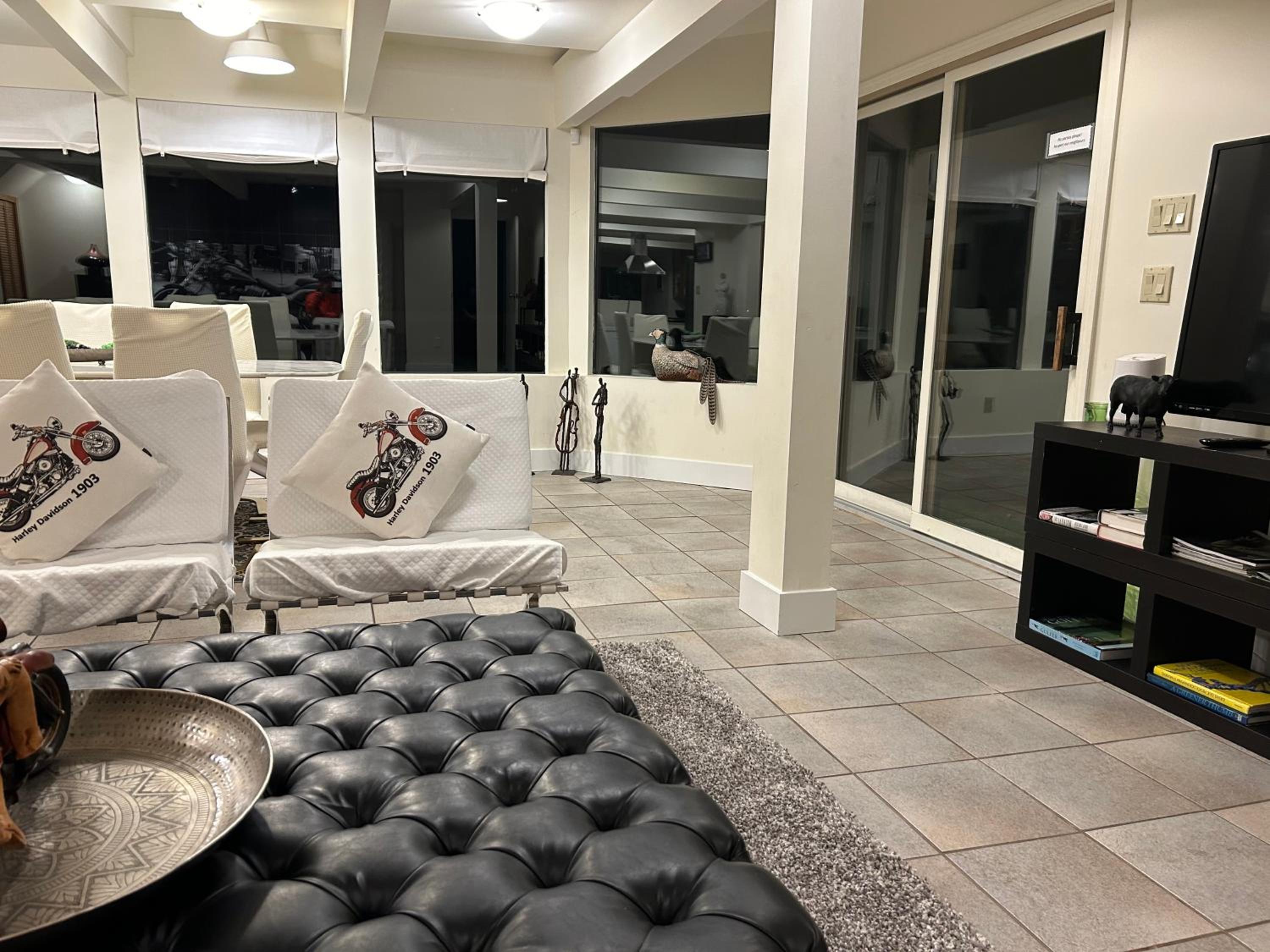 Grouse Cheerful large private bedroom, bath, shared deck, pool, hot tub