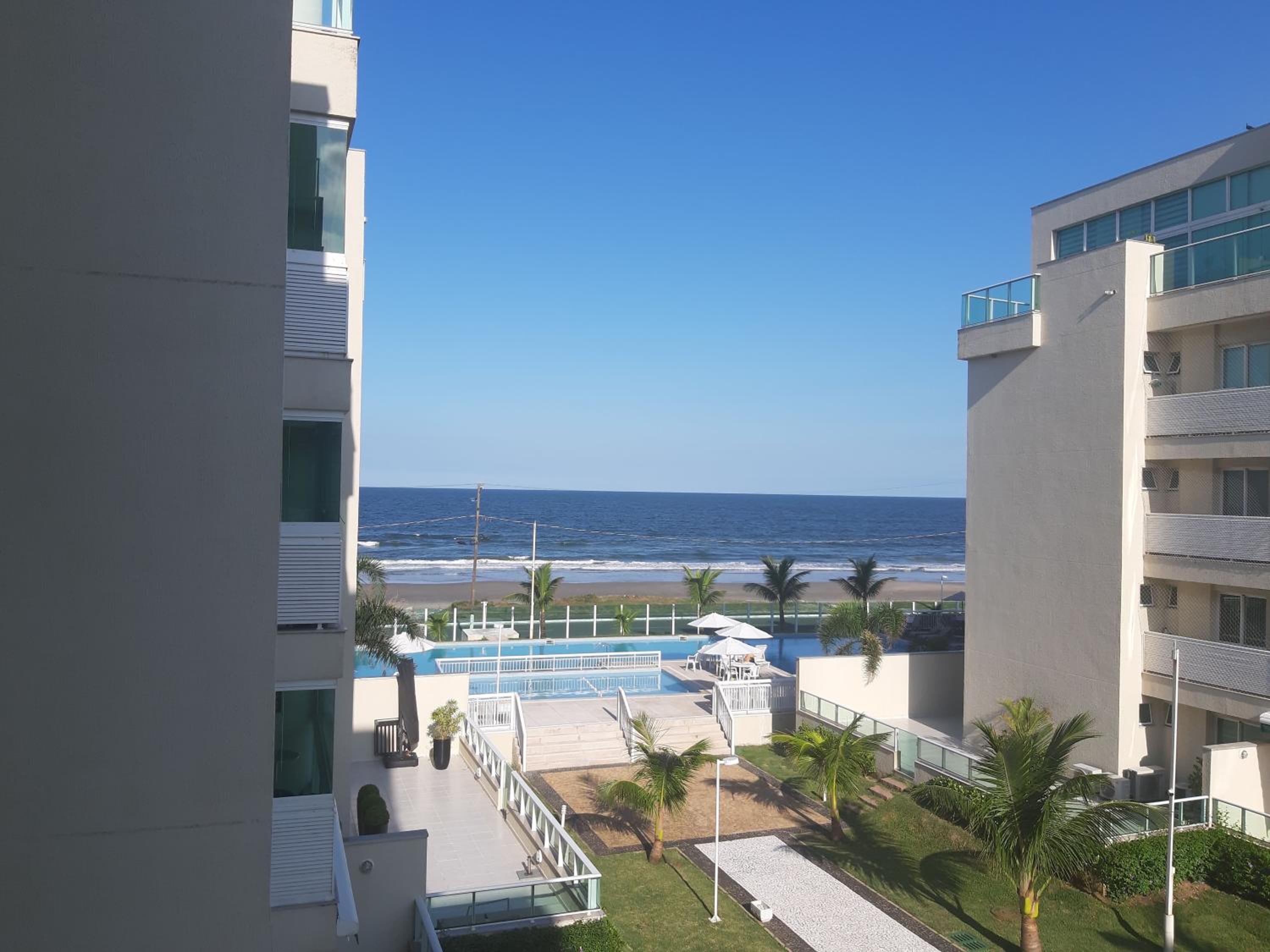 Apartamento em Condomínio Resort à beira mar!