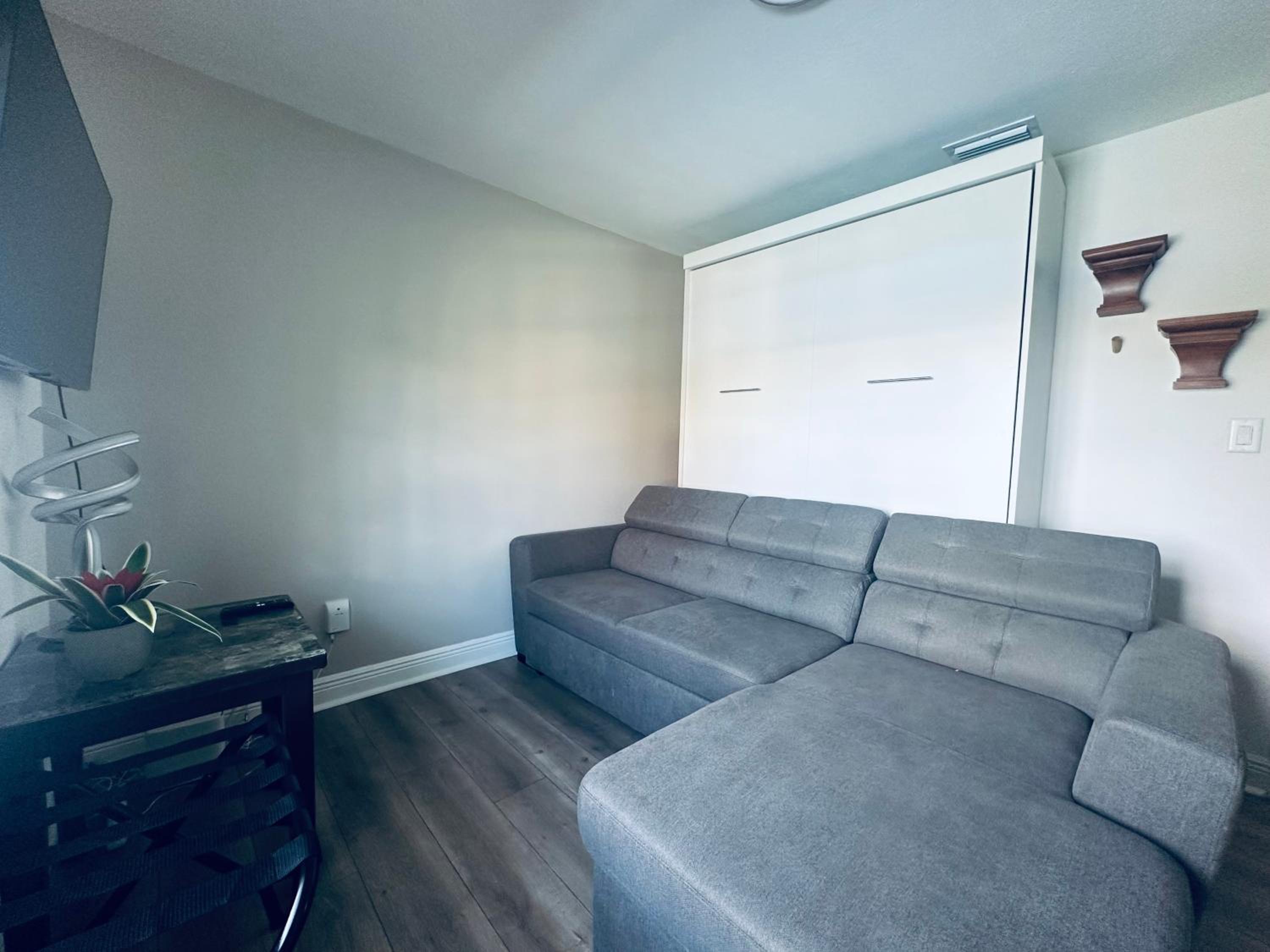 BESt LOCATiON Iconic 4BD Waterfront Luxury MIA