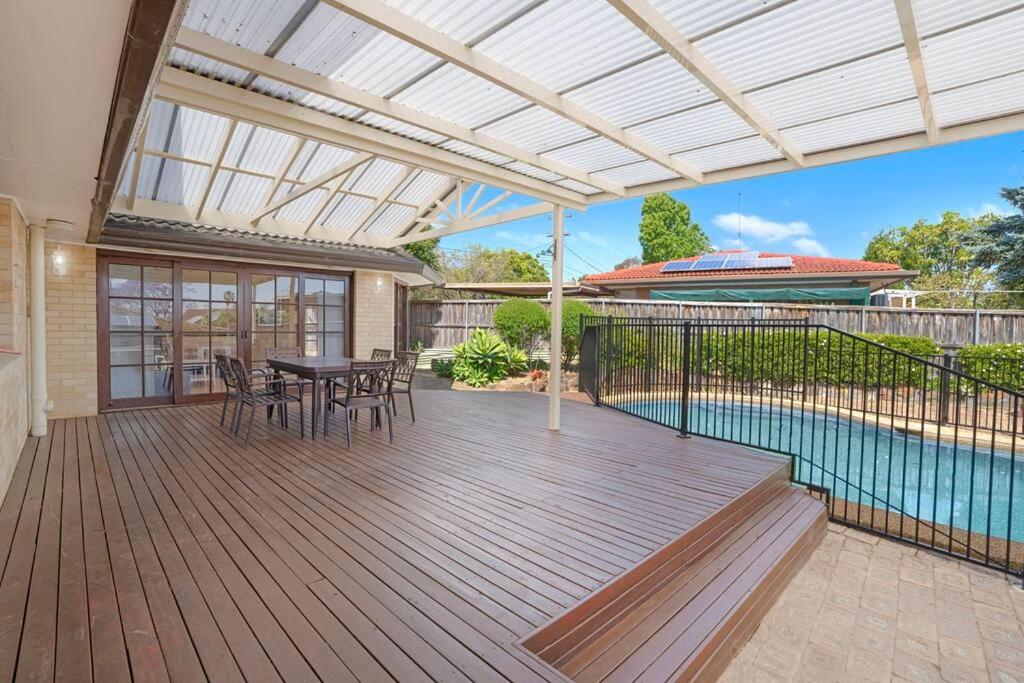 Sunny 5BR House with Private Pool in Carlingford