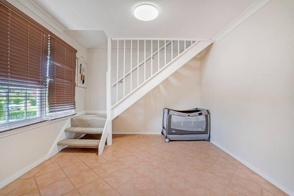 Sunny 5BR House with Private Pool in Carlingford