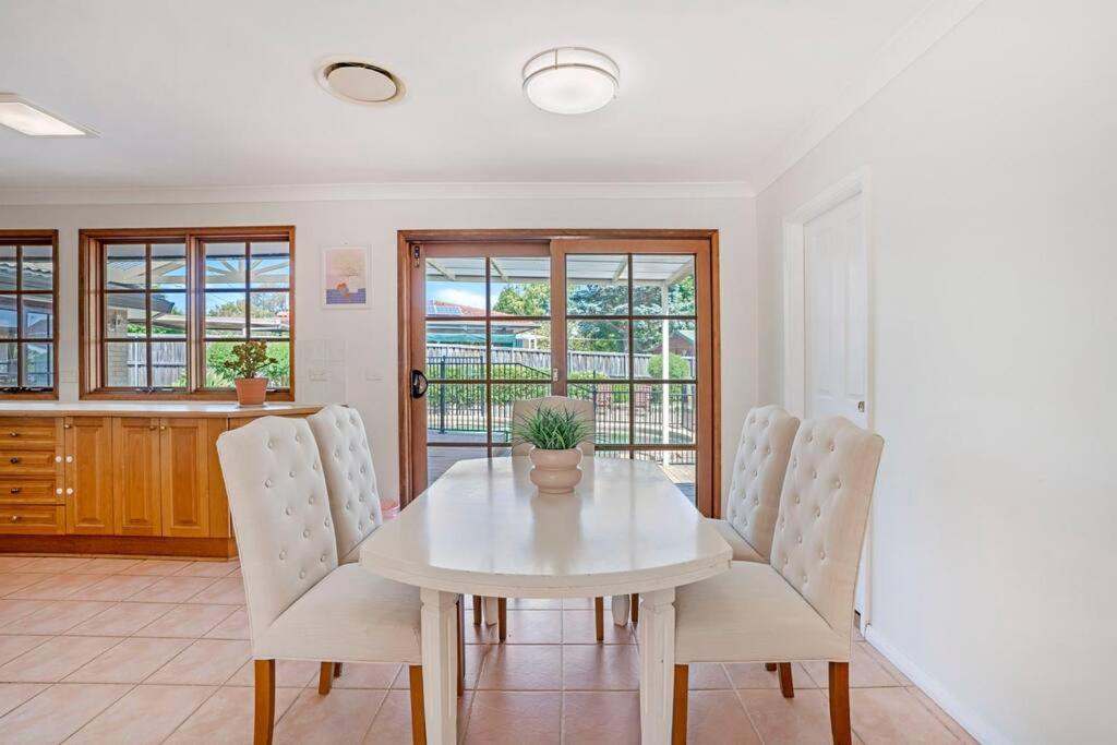 Sunny 5BR House with Private Pool in Carlingford