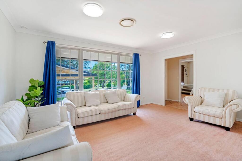Sunny 5BR House with Private Pool in Carlingford