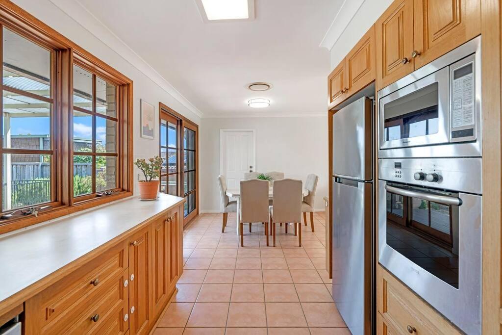 Sunny 5BR House with Private Pool in Carlingford