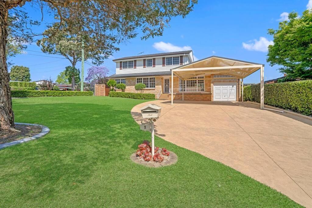 Sunny 5BR House with Private Pool in Carlingford