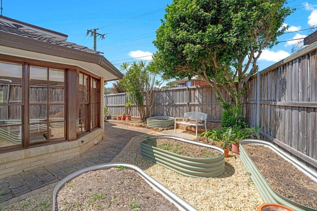 Sunny 5BR House with Private Pool in Carlingford
