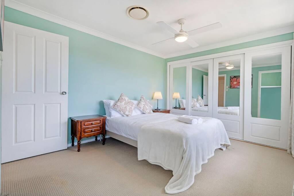 Sunny 5BR House with Private Pool in Carlingford