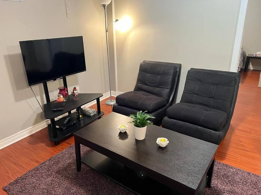 Cozy 2BR Basement Near Two Lakes