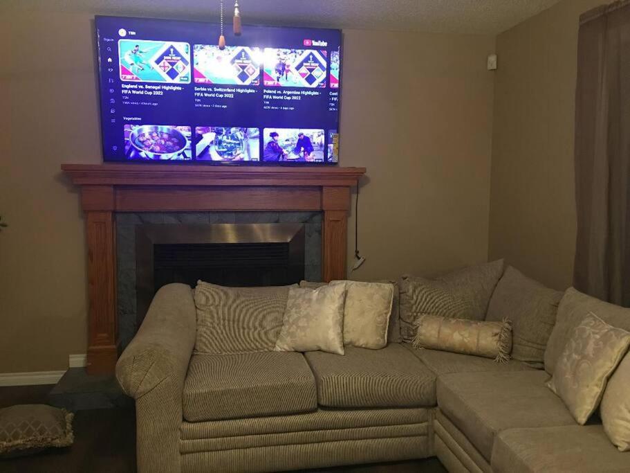 Renovated 4 bedrooms 20 sleeps Shopping Center
